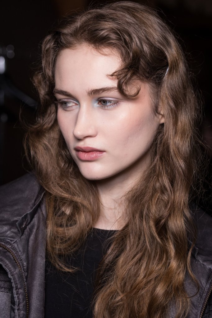 赵卉洲 HUI 2026/27秋冬高级成衣秀(后台妆容) - Paris Fall 2026