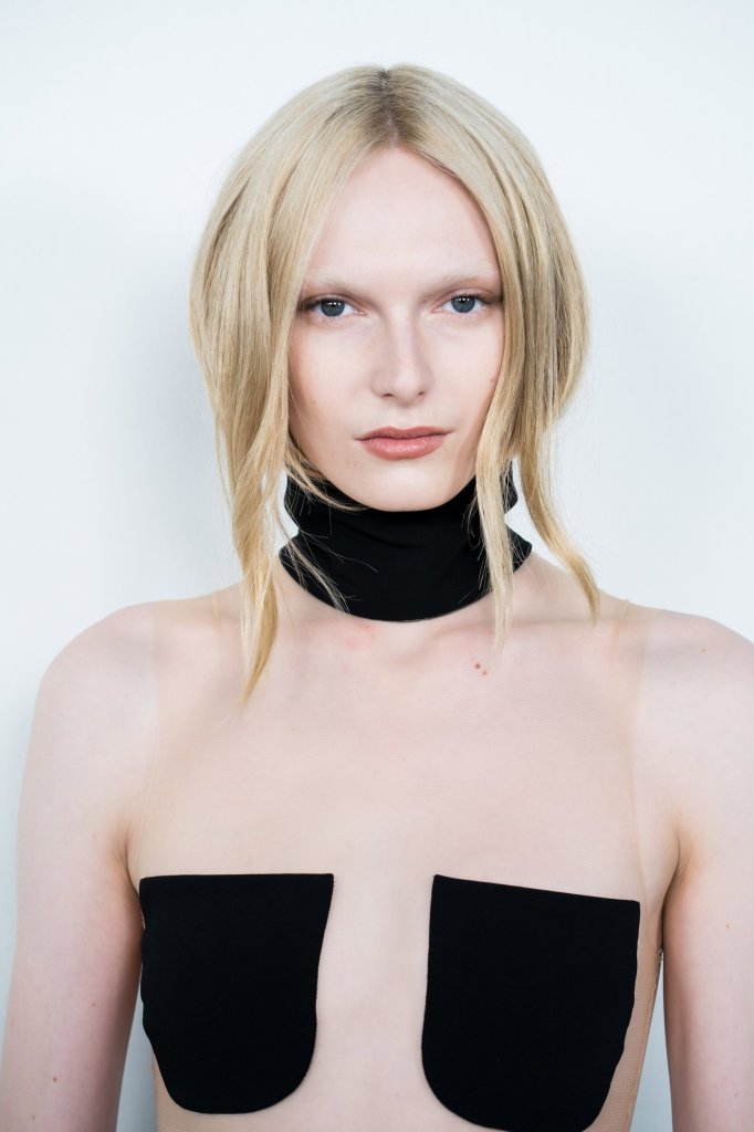 Courr&egrave;ges 2026/27秋冬高级成衣秀(后台妆容) - Paris Fall 2026