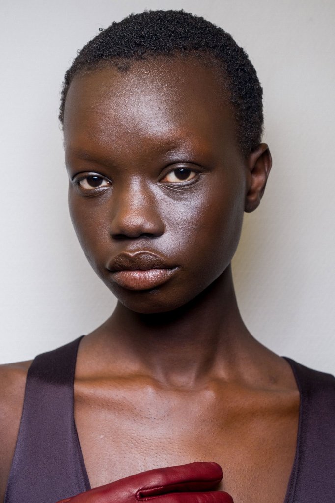 卡纷 Carven 2026/27秋冬高级成衣秀(后台妆容) - Paris Fall 2026