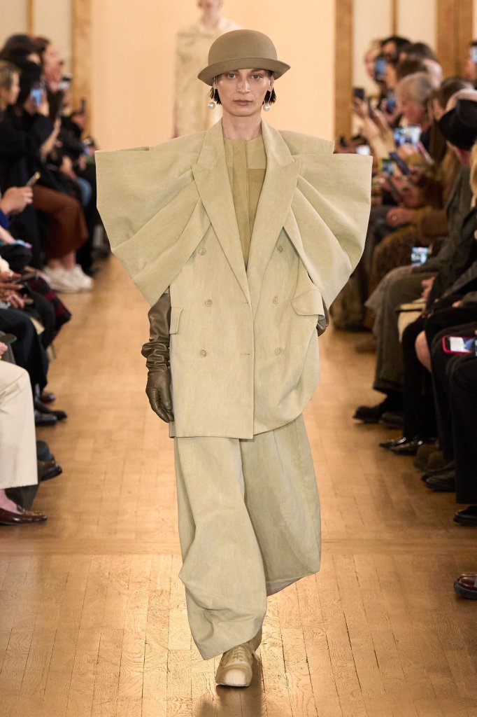 王汁 Uma Wang 2026/27秋冬高级成衣秀 - Paris Fall 2026