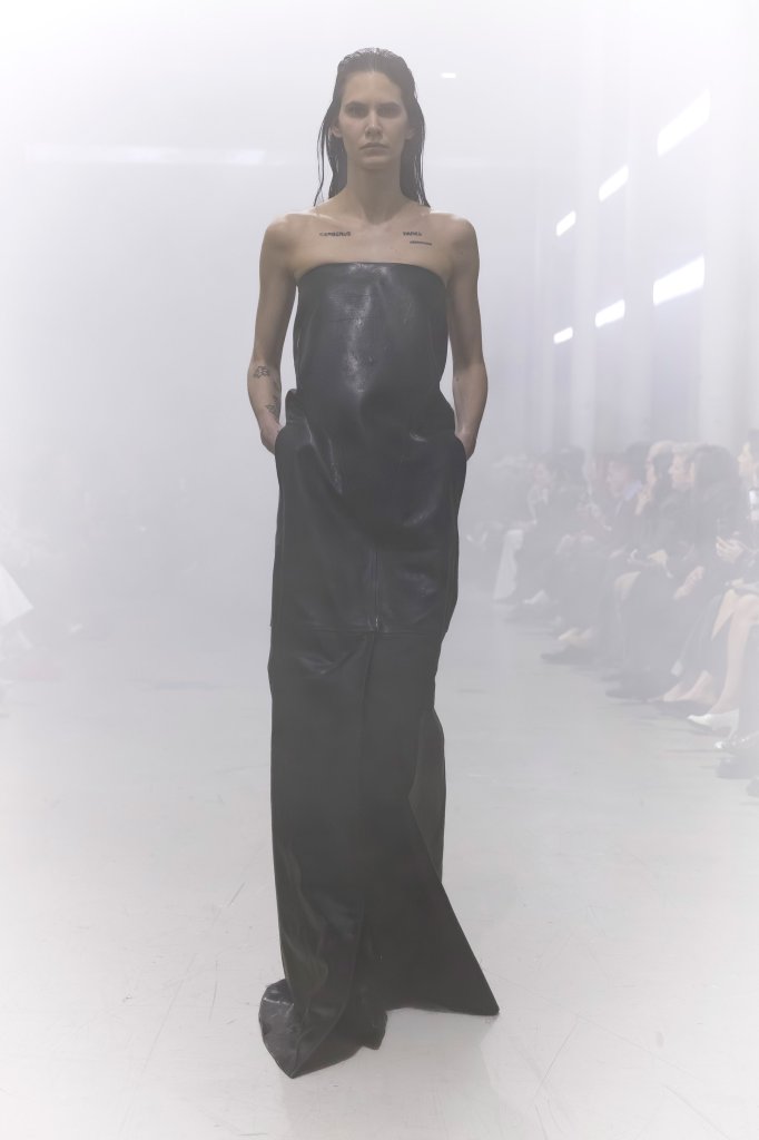 瑞克&middot;欧文斯 Rick Owens 2026/27秋冬高级成衣秀 - Paris Fall 2026