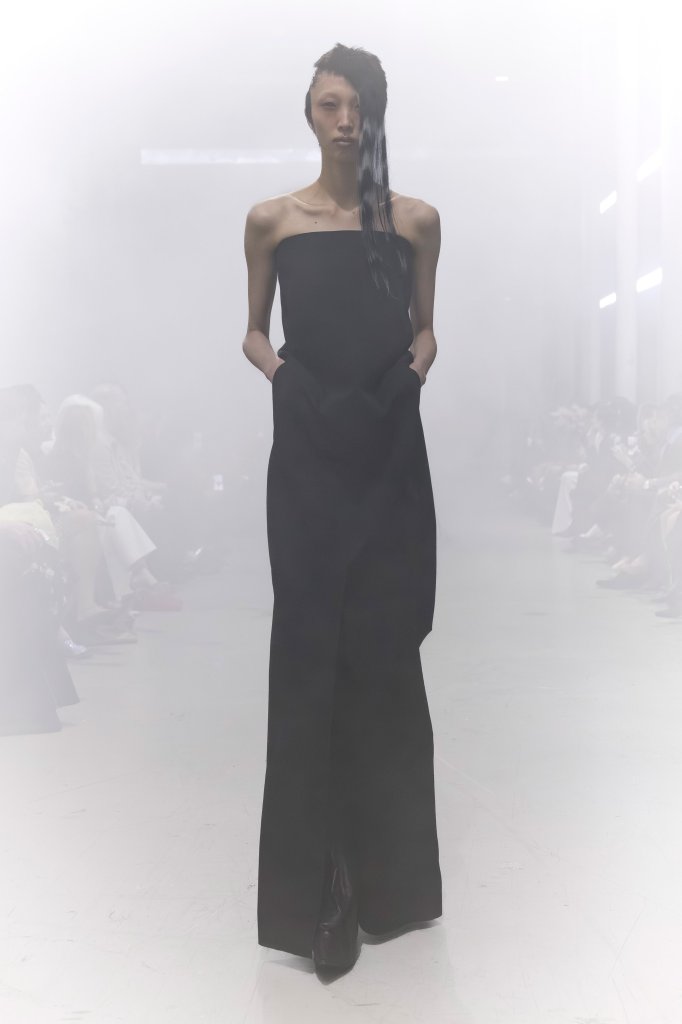 瑞克&middot;欧文斯 Rick Owens 2026/27秋冬高级成衣秀 - Paris Fall 2026