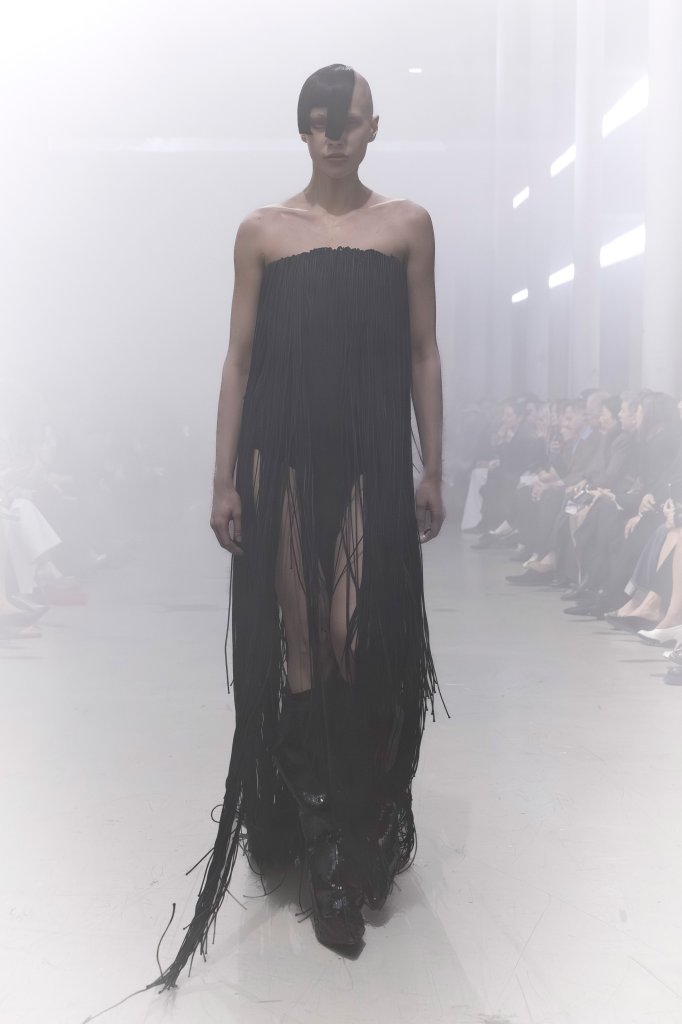 瑞克&middot;欧文斯 Rick Owens 2026/27秋冬高级成衣秀 - Paris Fall 2026