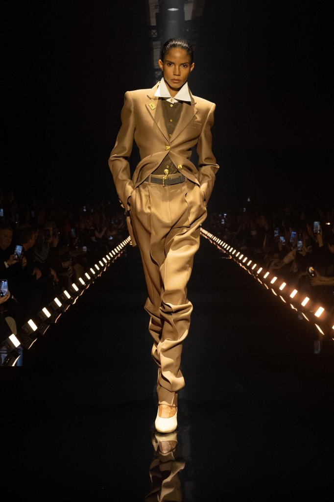 夏帕瑞丽 Schiaparelli 2026/27秋冬高级成衣秀 - Paris Fall 2026