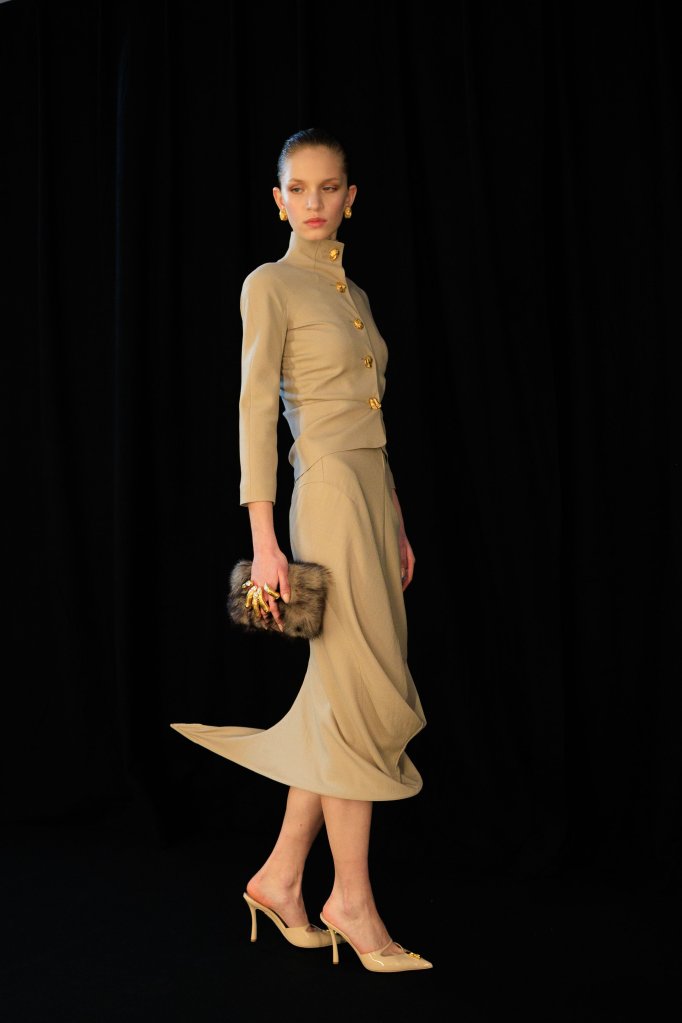 夏帕瑞丽 Schiaparelli 2026/27秋冬高级成衣秀(后台妆容) - Paris Fall 2026