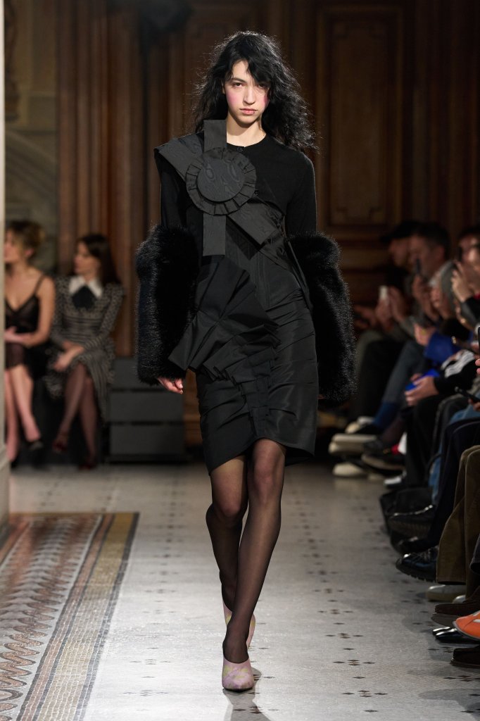 莲娜丽姿 Nina Ricci 2026/27秋冬高级成衣秀 - Paris Fall 2026