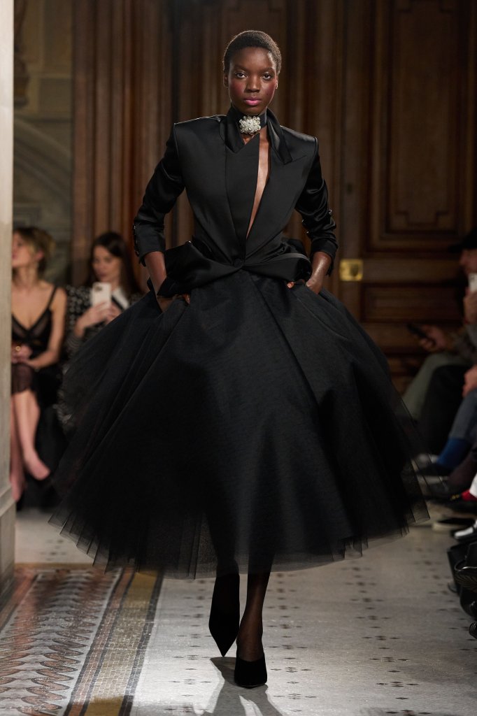 莲娜丽姿 Nina Ricci 2026/27秋冬高级成衣秀 - Paris Fall 2026