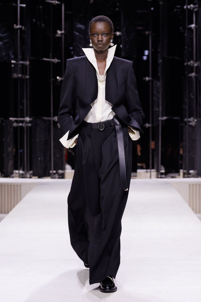 纪梵希 Givenchy 2026/27秋冬高级成衣秀 - Paris Fall 2026