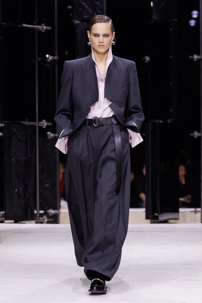 纪梵希 Givenchy 2026/27秋冬高级成衣秀 - Paris Fall 2026