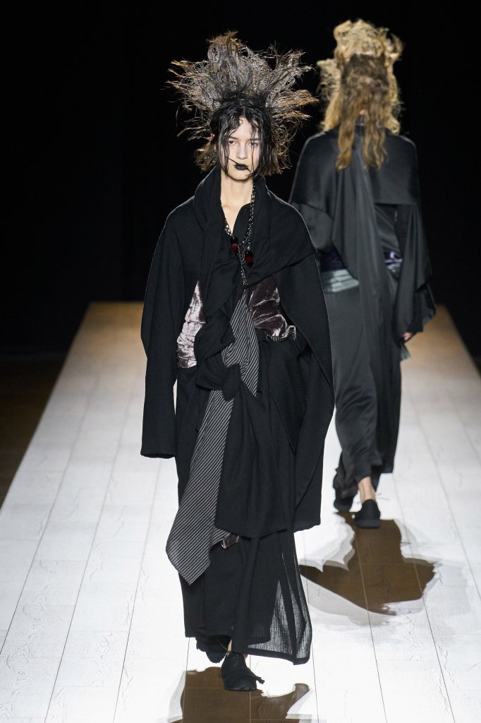 山本耀司 Yohji Yamamoto 2026/27秋冬高级成衣秀 - Paris Fall 2026