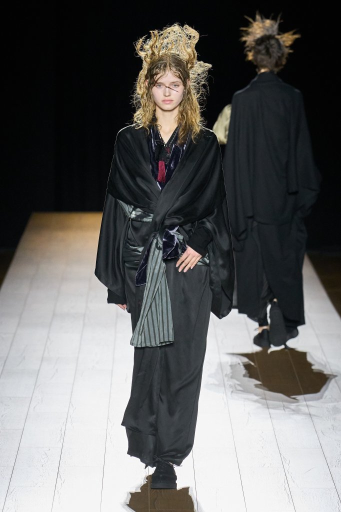 山本耀司 Yohji Yamamoto 2026/27秋冬高级成衣秀 - Paris Fall 2026
