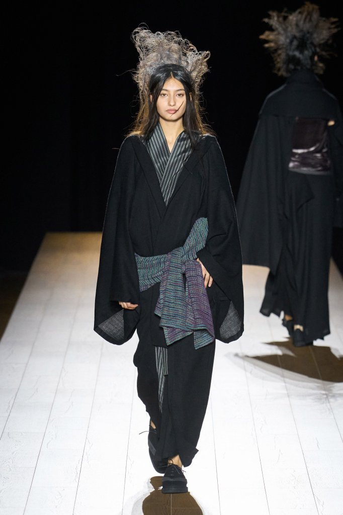 山本耀司 Yohji Yamamoto 2026/27秋冬高级成衣秀 - Paris Fall 2026