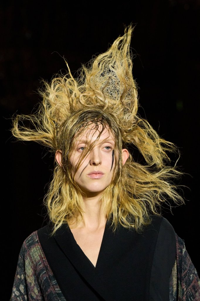 山本耀司 Yohji Yamamoto 2026/27秋冬高级成衣秀(细节) - Paris Fall 2026