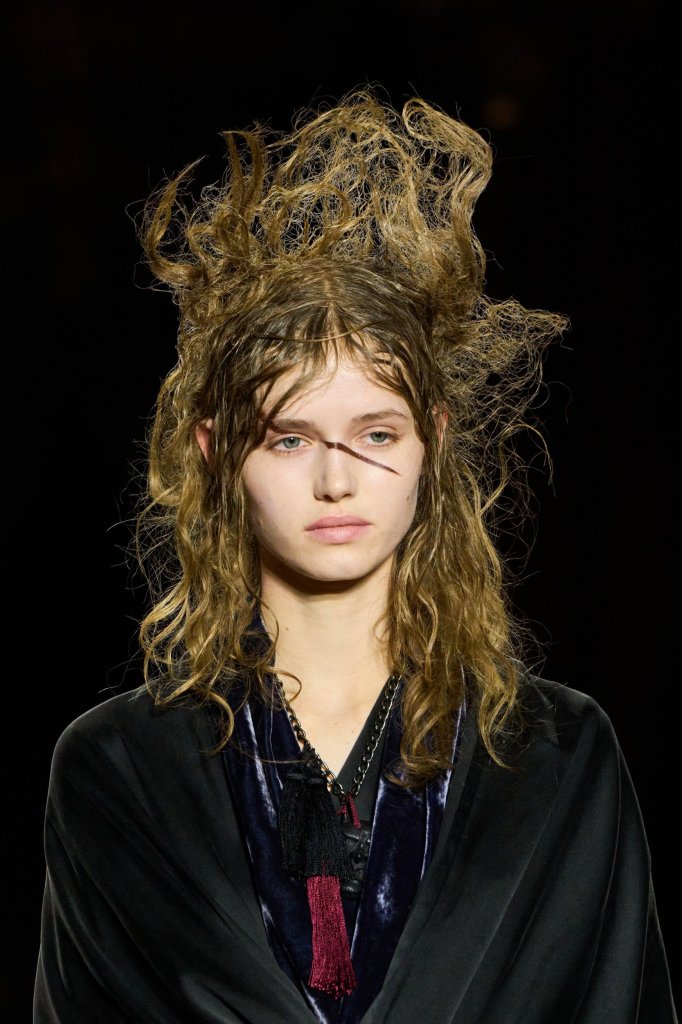 山本耀司 Yohji Yamamoto 2026/27秋冬高级成衣秀(细节) - Paris Fall 2026