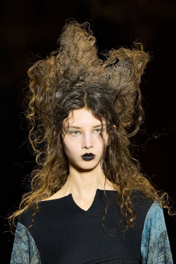 山本耀司 Yohji Yamamoto 2026/27秋冬高级成衣秀(细节) - Paris Fall 2026