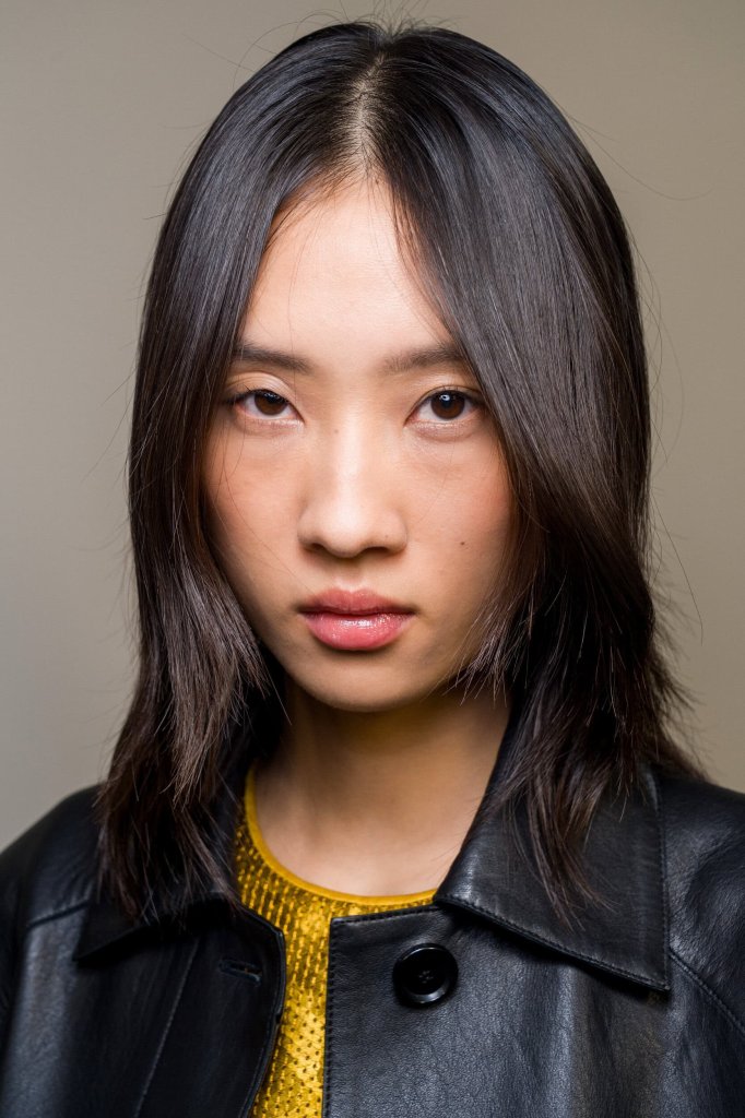 艾克瑞斯 Akris 2026/27秋冬高级成衣秀(后台妆容) - Paris Fall 2026