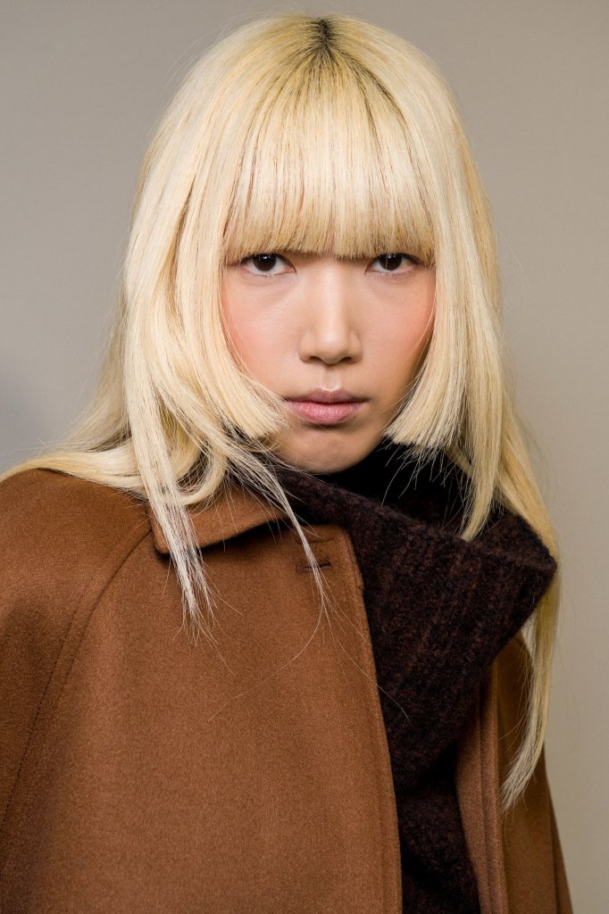 艾克瑞斯 Akris 2026/27秋冬高级成衣秀(后台妆容) - Paris Fall 2026