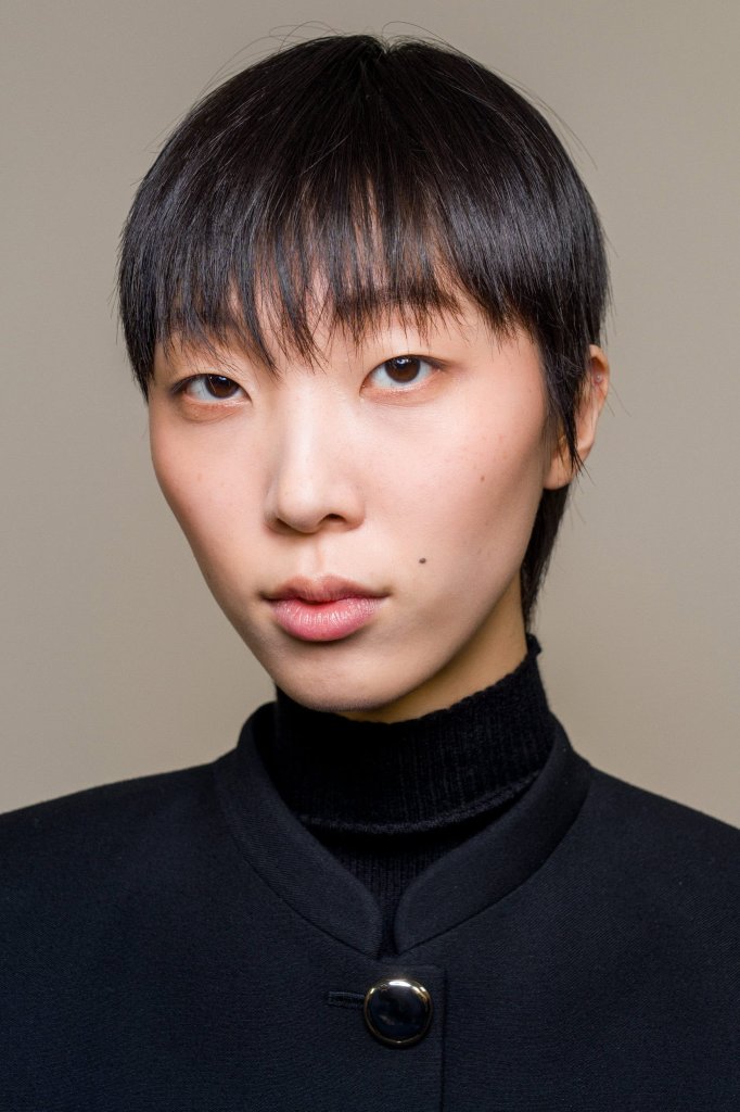 艾克瑞斯 Akris 2026/27秋冬高级成衣秀(后台妆容) - Paris Fall 2026