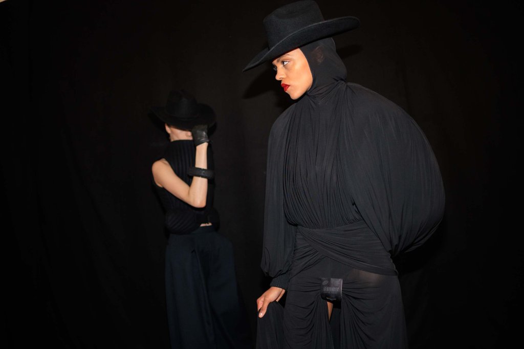 高缇耶 Jean Paul Gaultier 2026/27秋冬高级成衣秀(后台妆容) - Paris Fall 2026