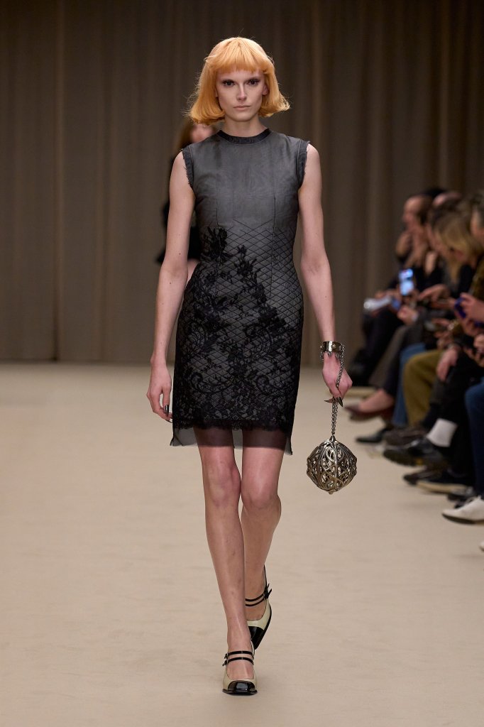 亚历山大&middot;麦昆 Alexander McQueen 2026/27秋冬高级成衣秀 - Paris Fall 2026