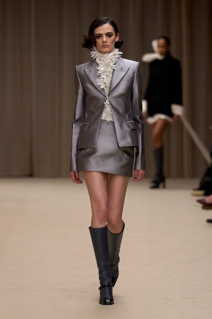 亚历山大&middot;麦昆 Alexander McQueen 2026/27秋冬高级成衣秀 - Paris Fall 2026