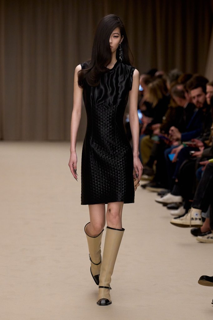 亚历山大&middot;麦昆 Alexander McQueen 2026/27秋冬高级成衣秀 - Paris Fall 2026