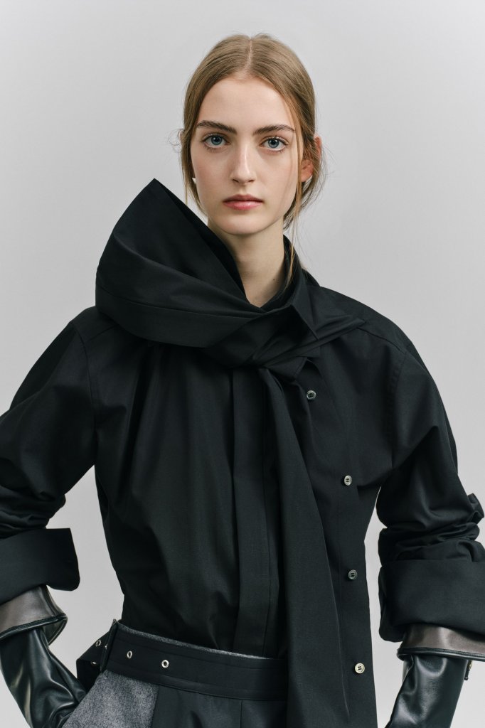 Sacai 2026/27秋冬高级成衣Lookbook