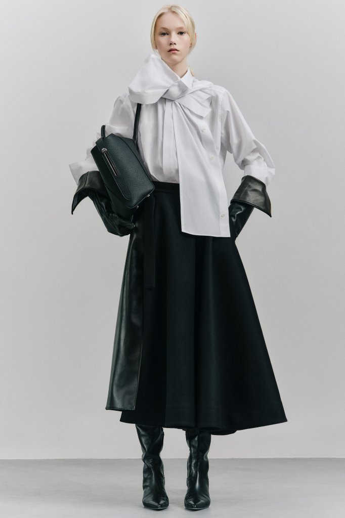 Sacai 2026/27秋冬高级成衣Lookbook