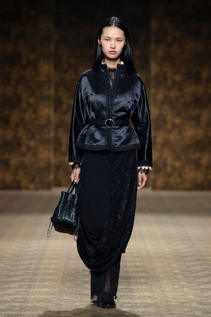 夏姿&middot;陈 Shiatzy Chen 2026/27秋冬高级成衣秀 - Paris Fall 2026