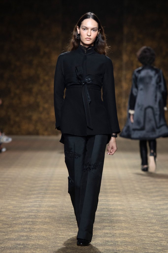 夏姿&middot;陈 Shiatzy Chen 2026/27秋冬高级成衣秀 - Paris Fall 2026