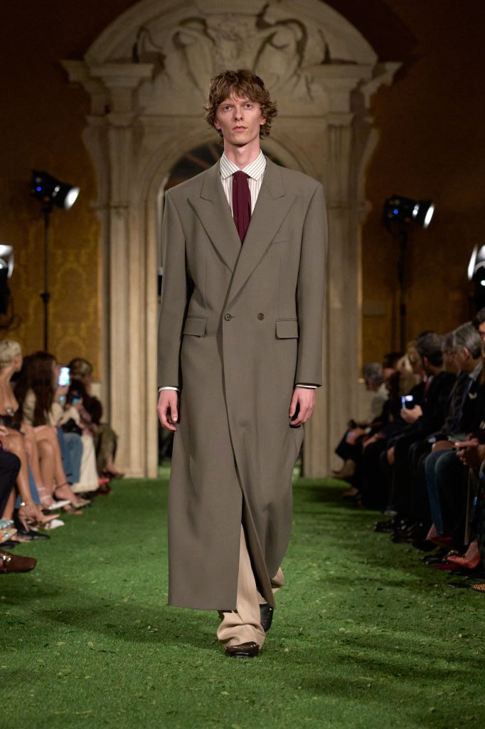 华伦天奴 Valentino 2026/27秋冬高级成衣秀 - Paris Fall 2026