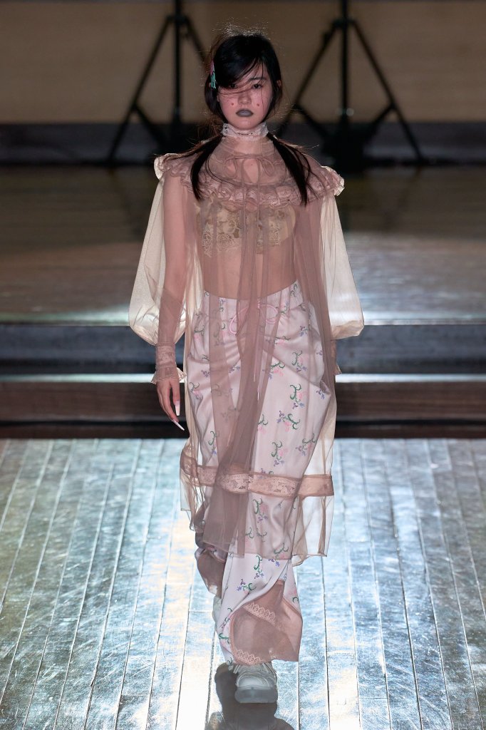 Yueqi Qi 2026/27秋冬高级成衣秀 - Tokyo Fall 2026