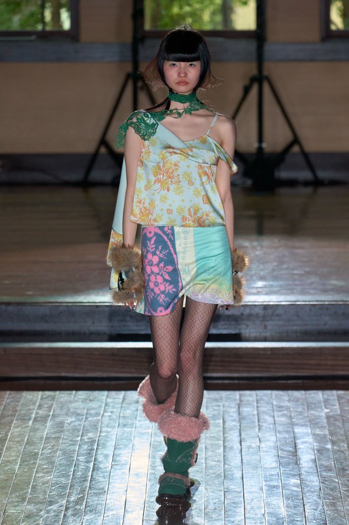 Yueqi Qi 2026/27秋冬高级成衣秀 - Tokyo Fall 2026