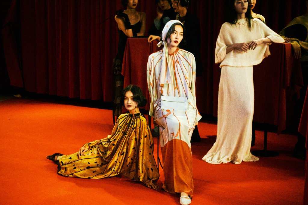 YANGKEHAN 2026/27秋冬浮生梦主题高级成衣秀 - Shanghai Fall 2026