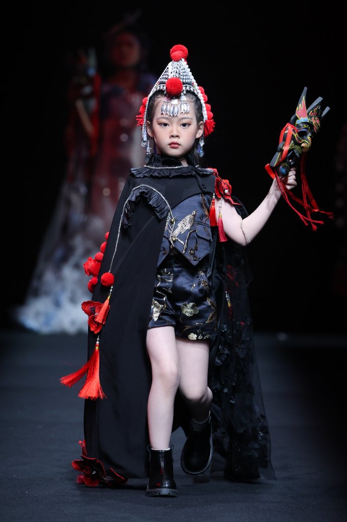 花彝裳&middot;李蕊吟 2026春夏高级成衣秀 - Beijing Spring 2026