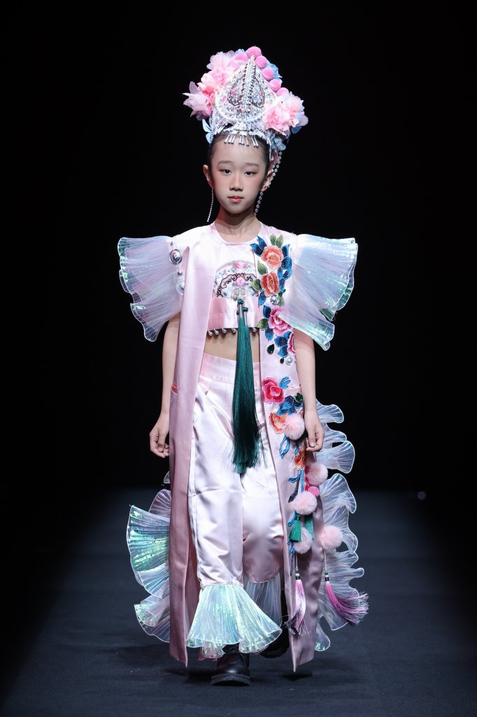 花彝裳&middot;李蕊吟 2026春夏高级成衣秀 - Beijing Spring 2026