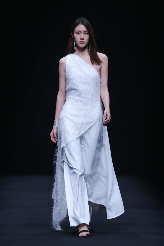 绣语集&middot;张依伦 2026春夏高级成衣秀 - Beijing Spring 2026