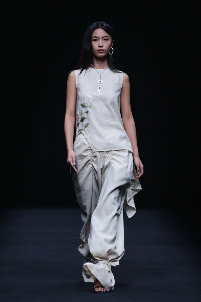 绣语集&middot;张依伦 2026春夏高级成衣秀 - Beijing Spring 2026