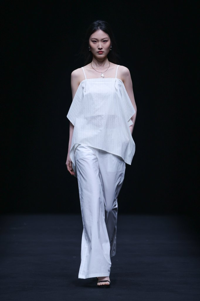 绣语集&middot;张依伦 2026春夏高级成衣秀 - Beijing Spring 2026