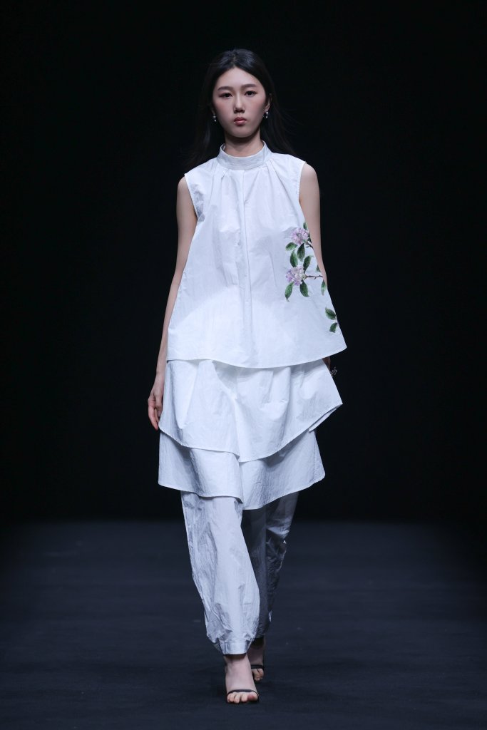 绣语集&middot;张依伦 2026春夏高级成衣秀 - Beijing Spring 2026