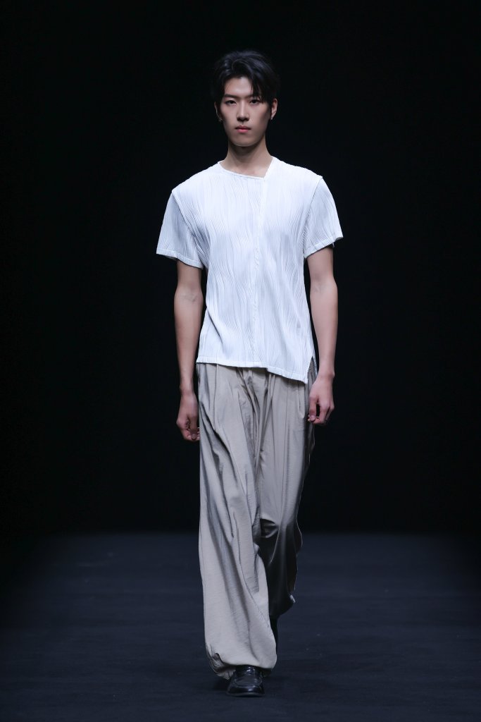 绣语集&middot;张依伦 2026春夏高级成衣秀 - Beijing Spring 2026