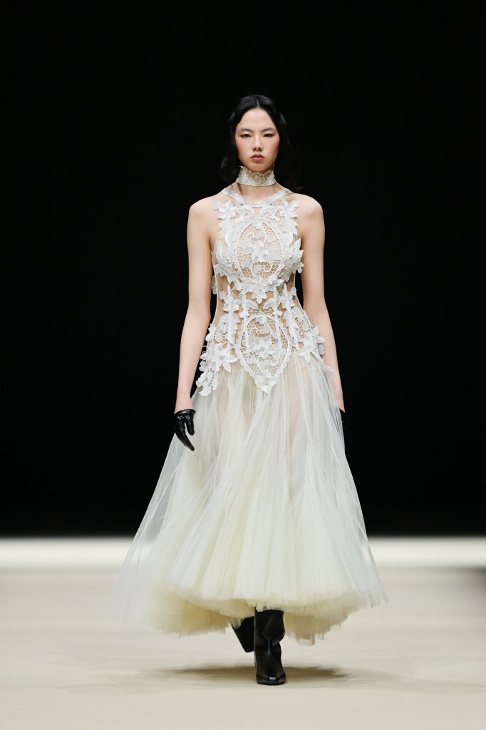 Assignments &middot; 侯若祎 2026春夏高级成衣秀 - Beijing Spring 2026