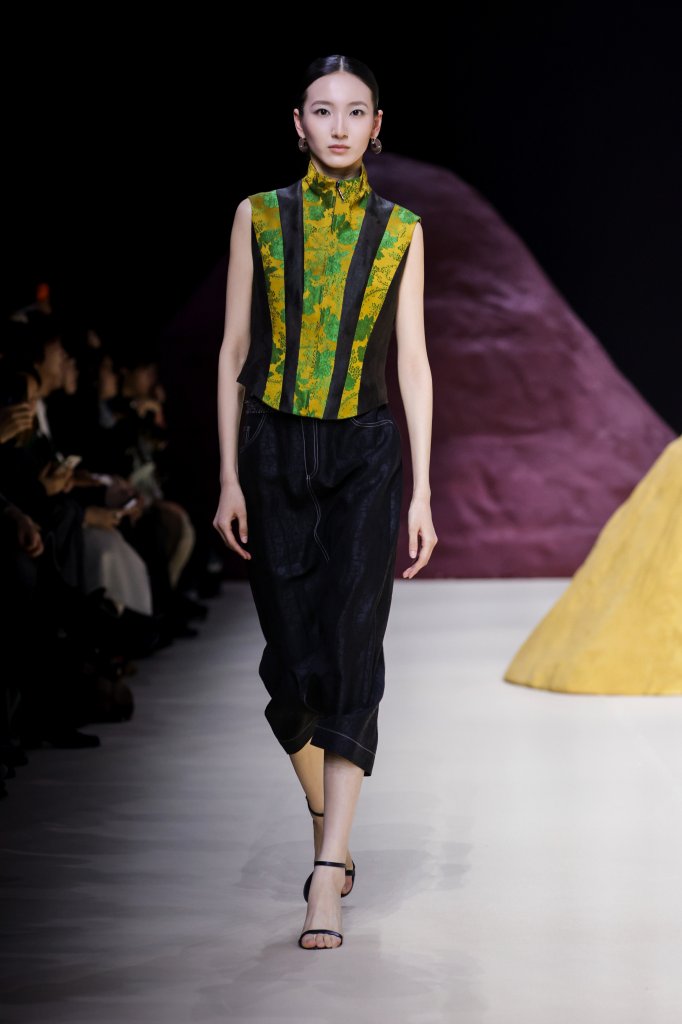 熙颜 &middot; 周雨君 2026春夏高级成衣秀 - Beijing Spring 2026