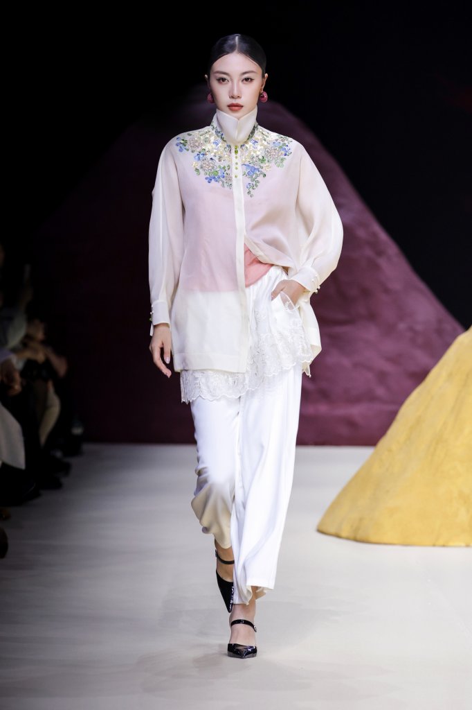 熙颜 &middot; 周雨君 2026春夏高级成衣秀 - Beijing Spring 2026