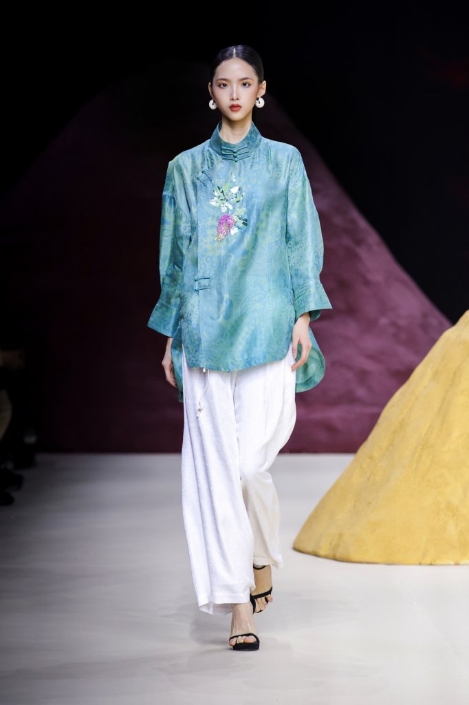 熙颜 &middot; 周雨君 2026春夏高级成衣秀 - Beijing Spring 2026