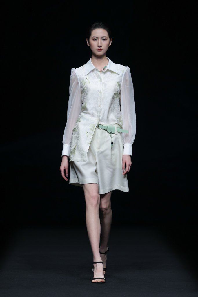 瓅锦 LI JIN &middot; 贺荣 2026春夏高级成衣秀 - Beijing Spring 2026