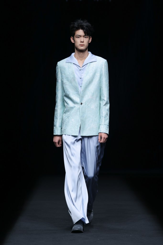 瓅锦 LI JIN &middot; 贺荣 2026春夏高级成衣秀 - Beijing Spring 2026