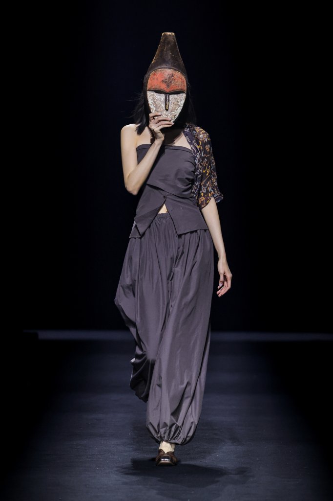 CIRCLE HUES &middot; 袁婉 2026春夏高级成衣秀 - Beijing Spring 2026