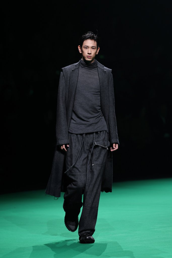 THIS IS YOUZ CLOTHING &middot; 邹游 2026春夏高级成衣秀 - Beijing Spring 2026