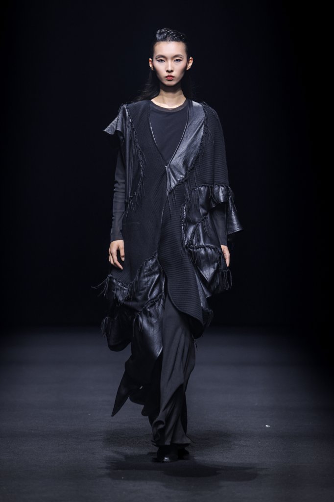 悟萧 &middot; 徐婷 2026春夏高级成衣秀 - Beijing Spring 2026